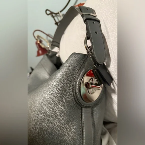 Coach Metallic Gray Leather Hobo Shoulder Bag! KISS Locks on each side 😍 - Picture 4 of 6